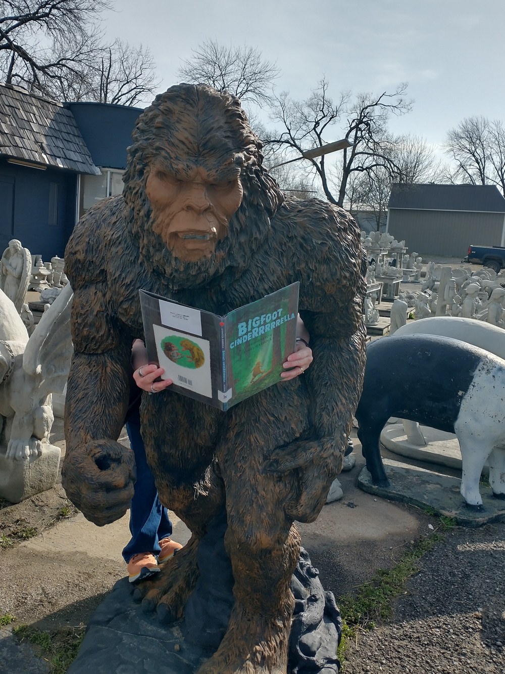 statue with book